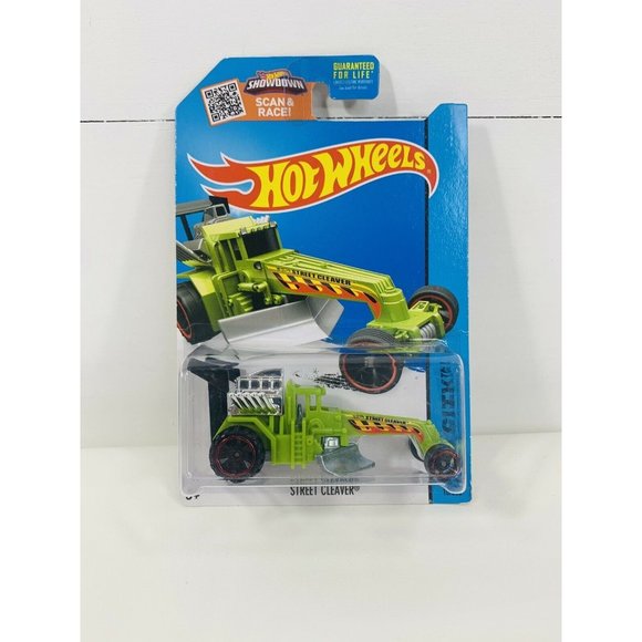 Hotwheels Street Cleaver HW City Toy Car Racecar New in Box 2013 - Picture 2 of 6